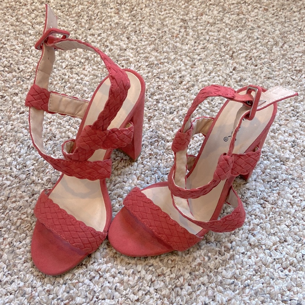 size 6 pink strappy heel